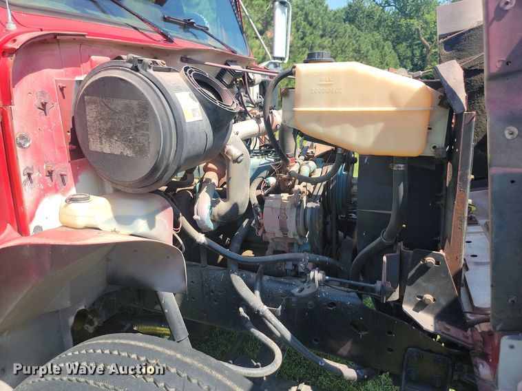 image for item LQ9238 1992 International 4700  truck with tree spade