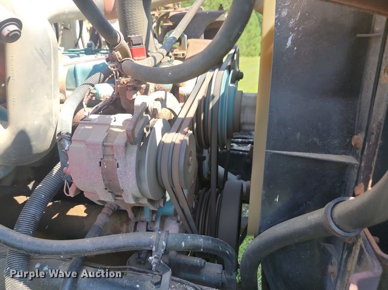 image for item LQ9238 1992 International 4700  truck with tree spade