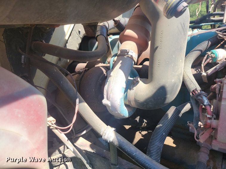 image for item LQ9238 1992 International 4700  truck with tree spade