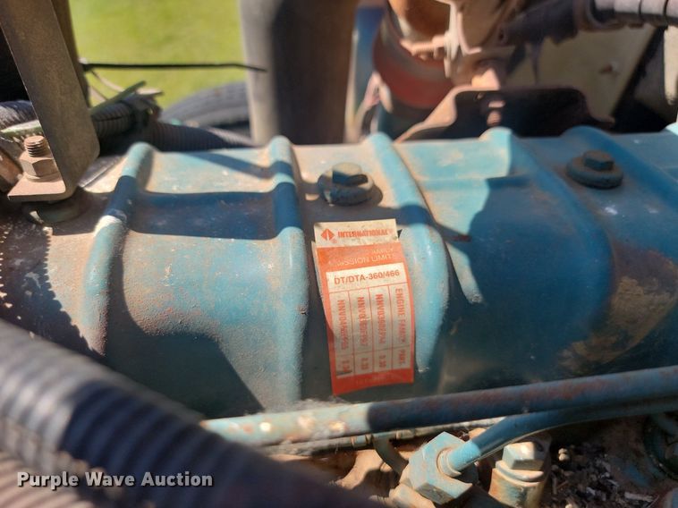 image for item LQ9238 1992 International 4700  truck with tree spade