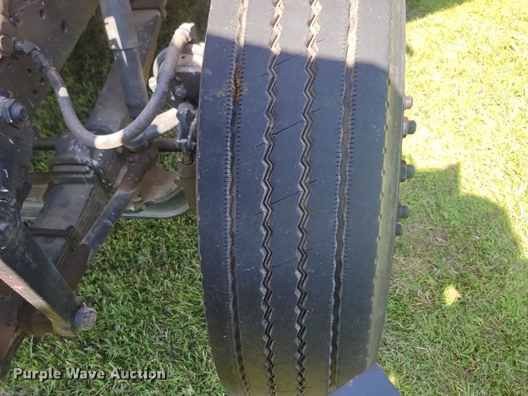 image for item LQ9238 1992 International 4700  truck with tree spade