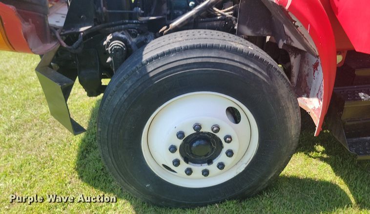 image for item LQ9238 1992 International 4700  truck with tree spade