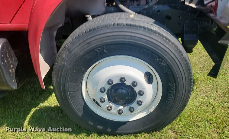 image for item LQ9238 1992 International 4700  truck with tree spade