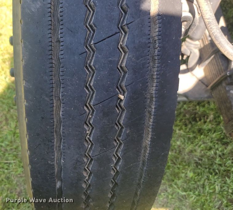 image for item LQ9238 1992 International 4700  truck with tree spade