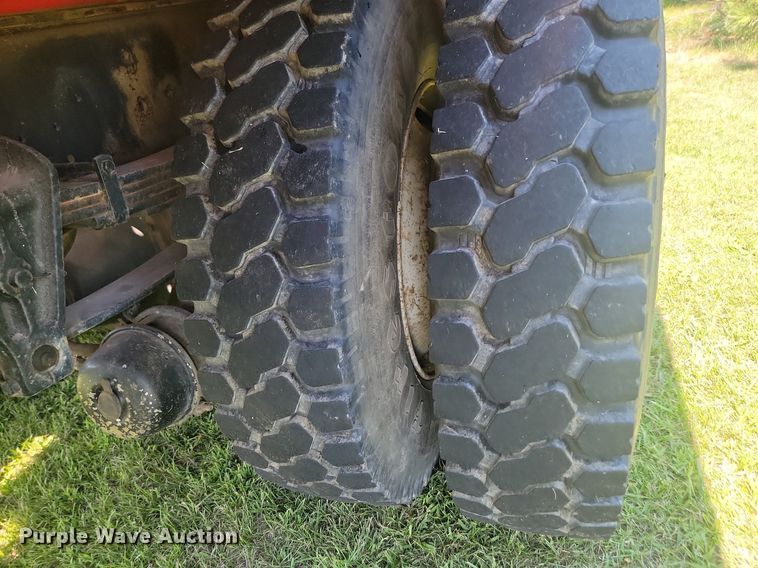 image for item LQ9238 1992 International 4700  truck with tree spade