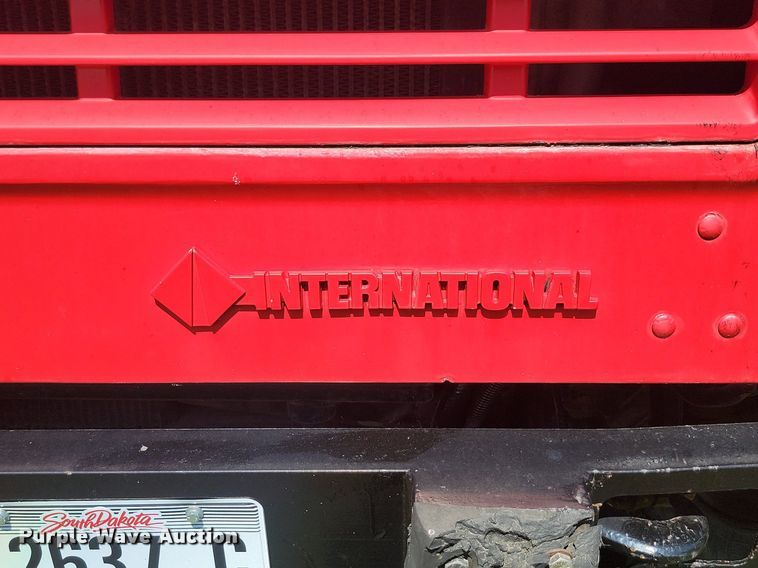 image for item LQ9238 1992 International 4700  truck with tree spade