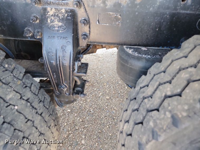 image for item LQ9240 2013 Peterbuilt 367  dump truck