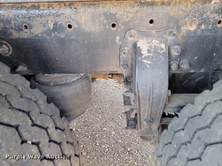 image for item LQ9240 2013 Peterbuilt 367  dump truck