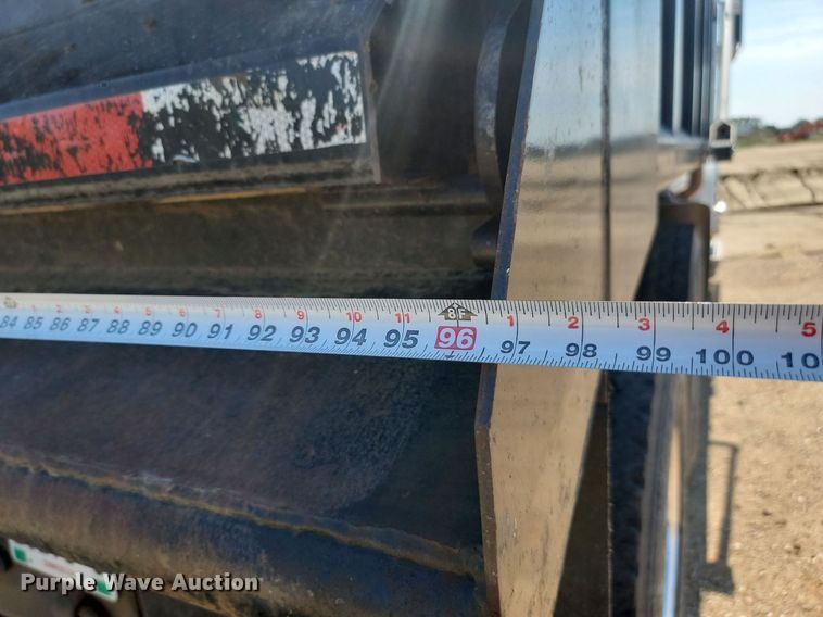 image for item LQ9240 2013 Peterbuilt 367  dump truck