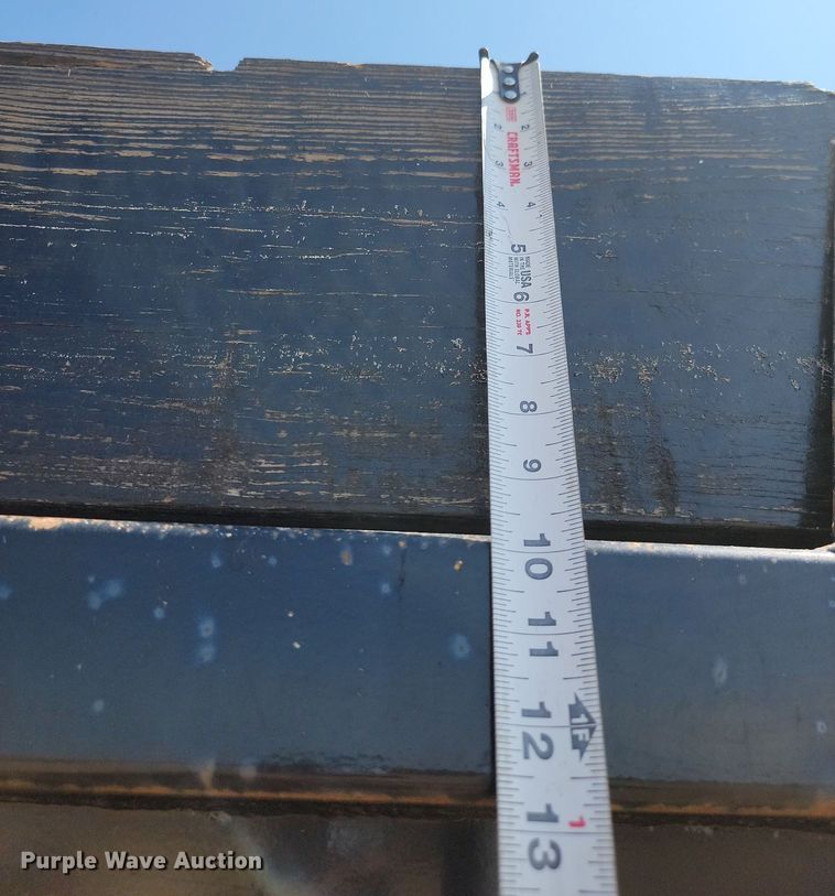 image for item LQ9240 2013 Peterbuilt 367  dump truck