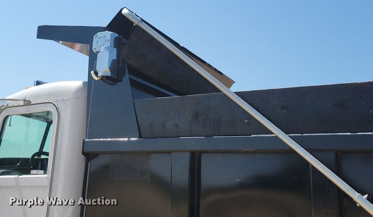 image for item LQ9240 2013 Peterbuilt 367  dump truck