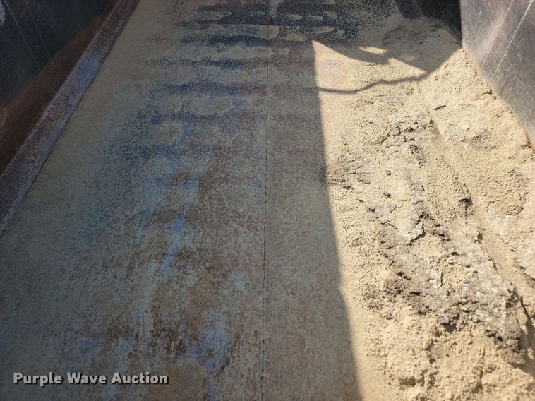 image for item LQ9240 2013 Peterbuilt 367  dump truck