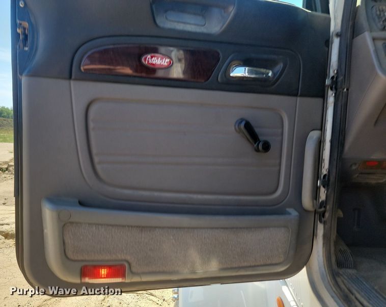 image for item LQ9240 2013 Peterbuilt 367  dump truck