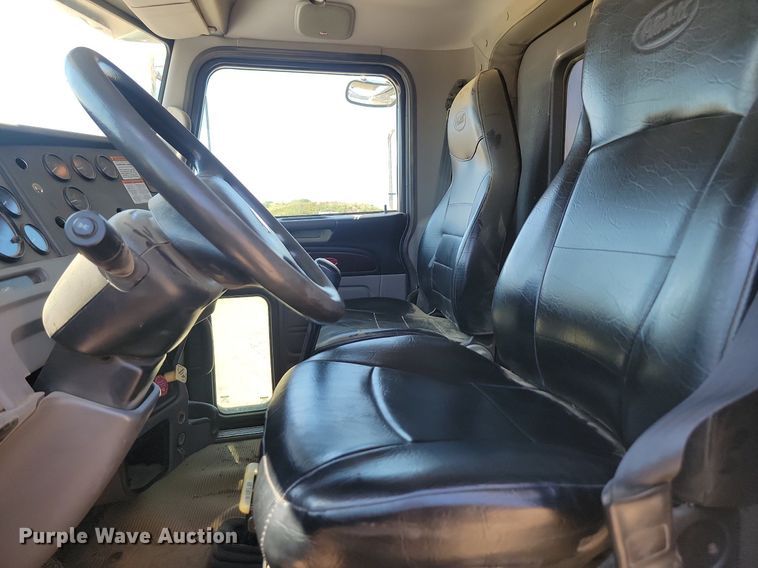 image for item LQ9240 2013 Peterbuilt 367  dump truck