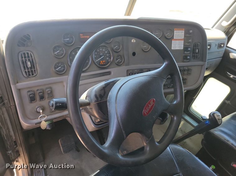 image for item LQ9240 2013 Peterbuilt 367  dump truck