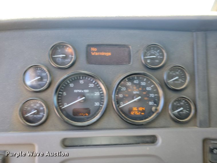 image for item LQ9240 2013 Peterbuilt 367  dump truck