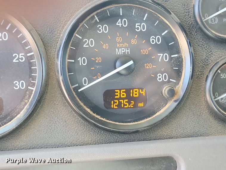 image for item LQ9240 2013 Peterbuilt 367  dump truck