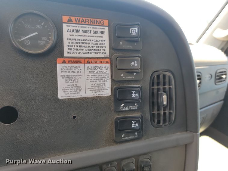 image for item LQ9240 2013 Peterbuilt 367  dump truck