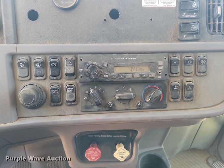 image for item LQ9240 2013 Peterbuilt 367  dump truck