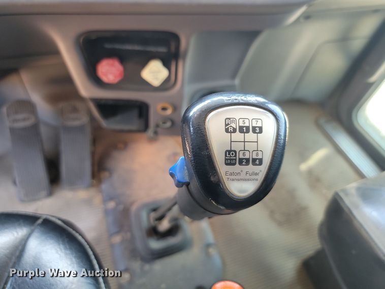 image for item LQ9240 2013 Peterbuilt 367  dump truck