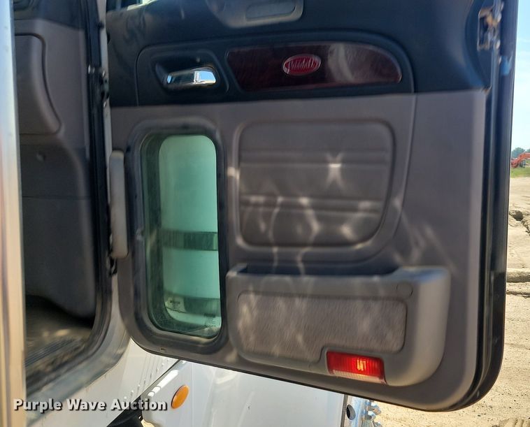 image for item LQ9240 2013 Peterbuilt 367  dump truck