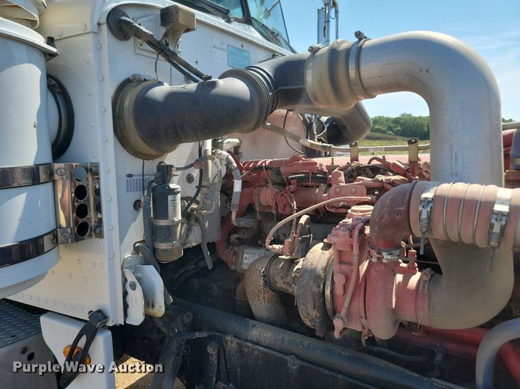 image for item LQ9240 2013 Peterbuilt 367  dump truck