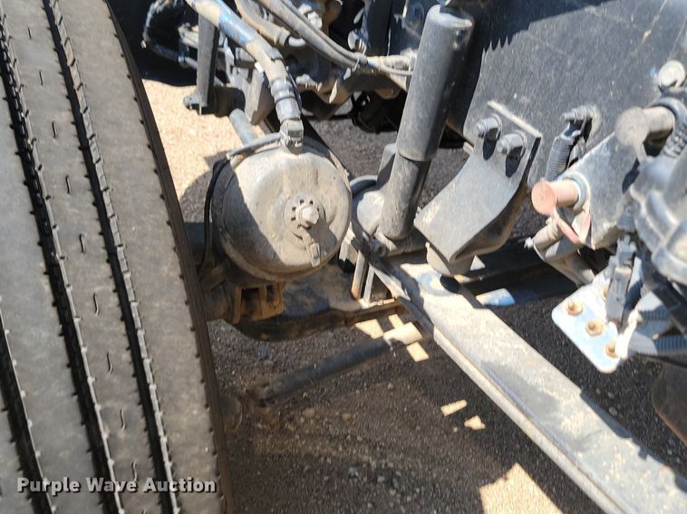 image for item LQ9240 2013 Peterbuilt 367  dump truck