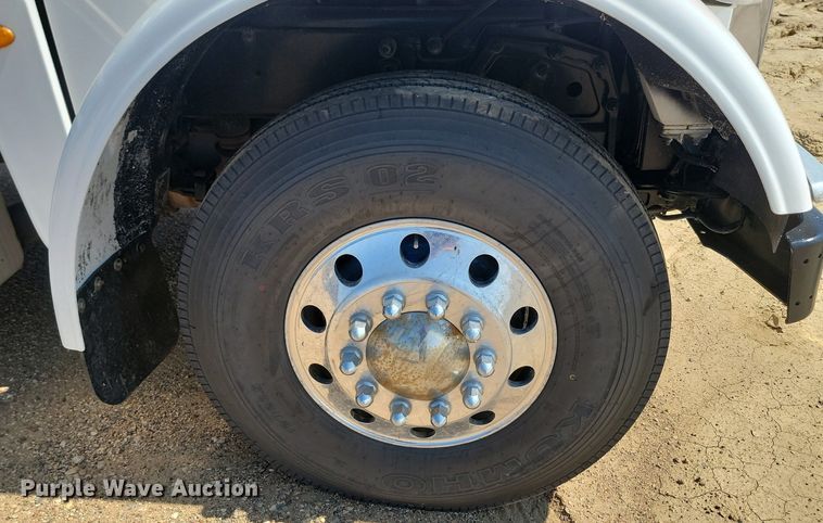 image for item LQ9240 2013 Peterbuilt 367  dump truck