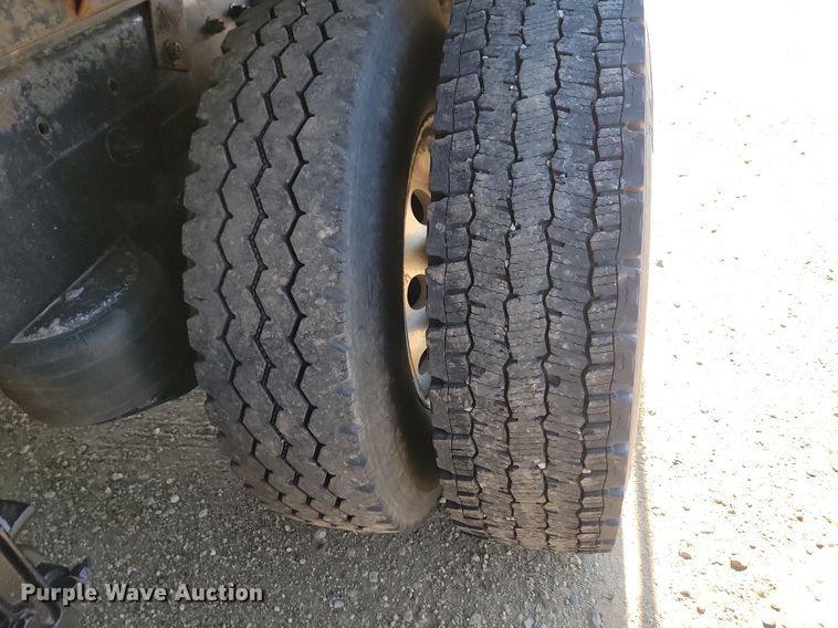 image for item LQ9240 2013 Peterbuilt 367  dump truck