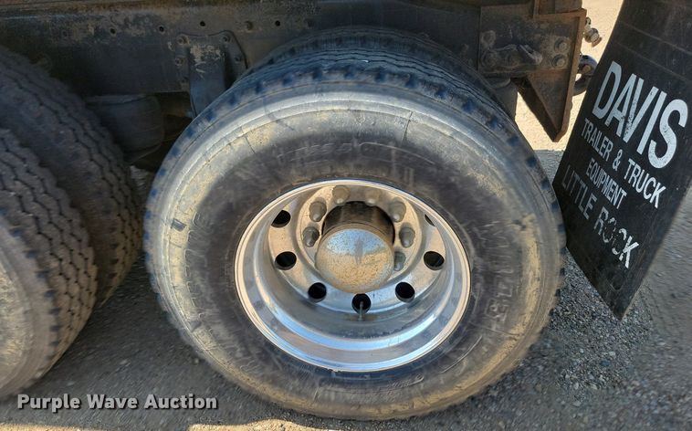 image for item LQ9240 2013 Peterbuilt 367  dump truck