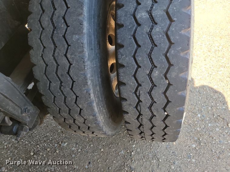 image for item LQ9240 2013 Peterbuilt 367  dump truck