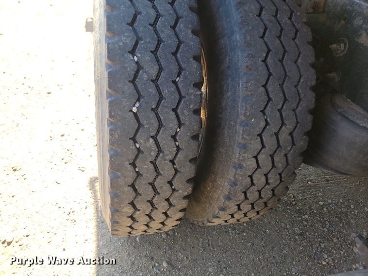 image for item LQ9240 2013 Peterbuilt 367  dump truck