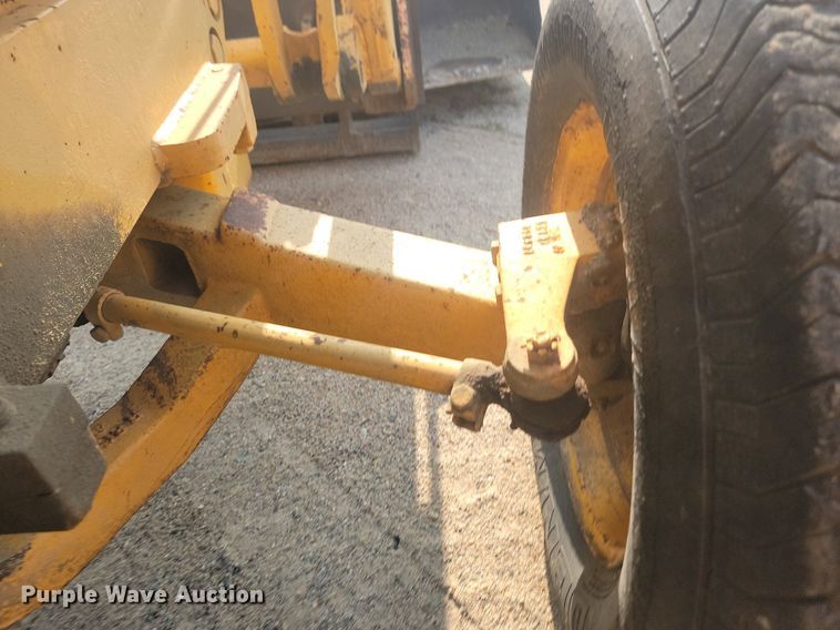 image for item LQ9241 John Deere 500 Series B  backhoe