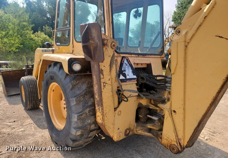 image for item LQ9241 John Deere 500 Series B  backhoe