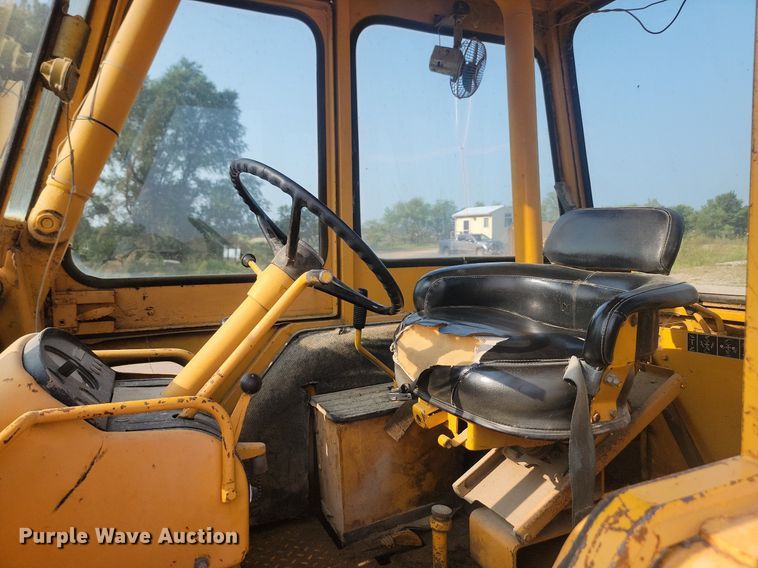 image for item LQ9241 John Deere 500 Series B  backhoe