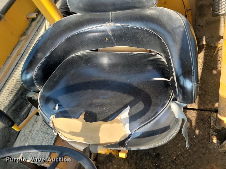 image for item LQ9241 John Deere 500 Series B  backhoe