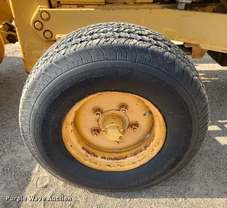 image for item LQ9241 John Deere 500 Series B  backhoe