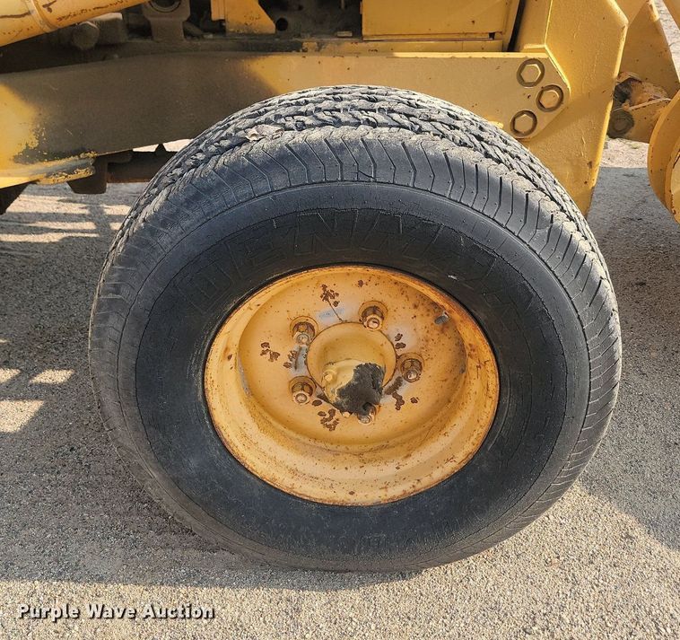 image for item LQ9241 John Deere 500 Series B  backhoe