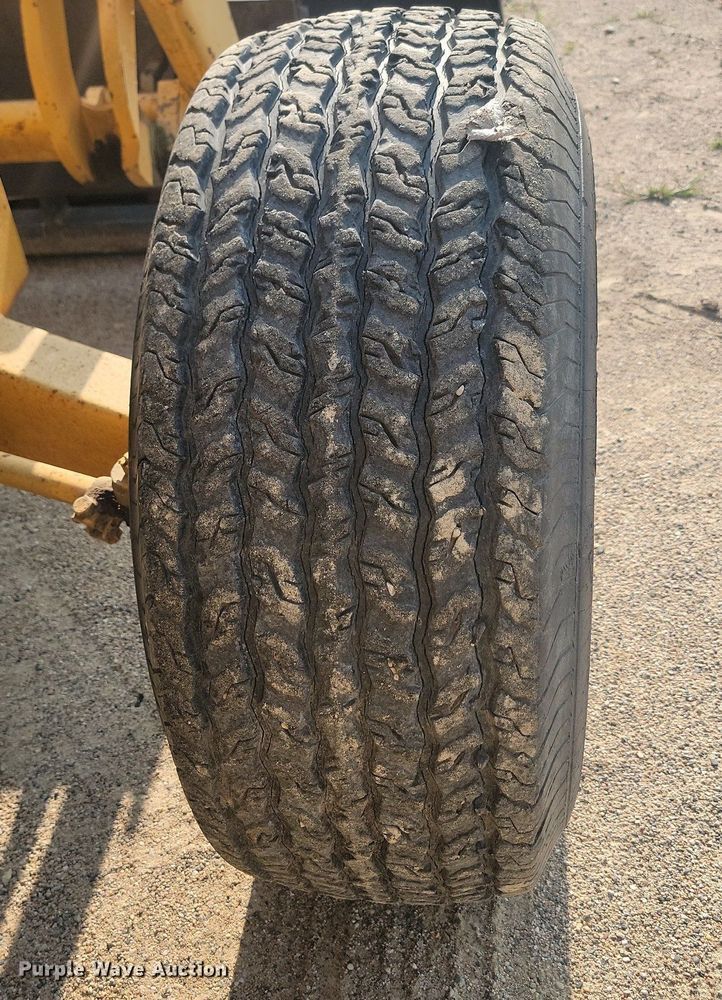 image for item LQ9241 John Deere 500 Series B  backhoe