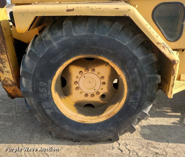 image for item LQ9241 John Deere 500 Series B  backhoe