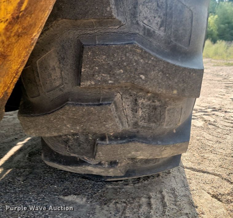 image for item LQ9241 John Deere 500 Series B  backhoe