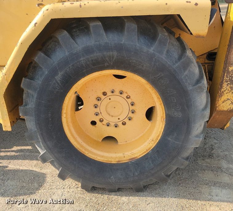 image for item LQ9241 John Deere 500 Series B  backhoe