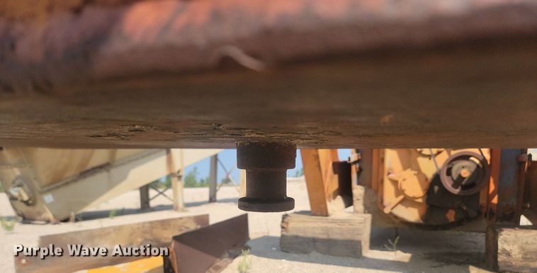 image for item LQ9243 Eagle  44" W sand screw