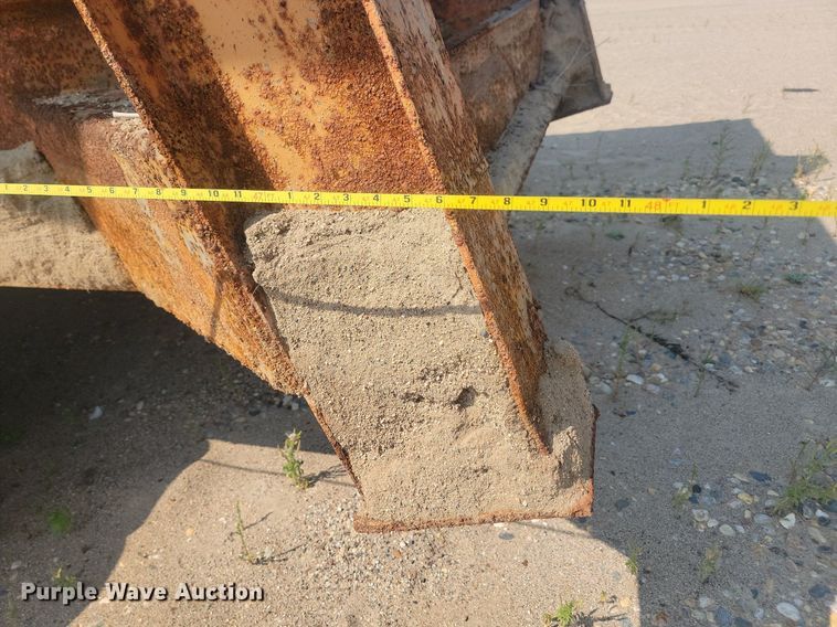 image for item LQ9243 Eagle  44" W sand screw