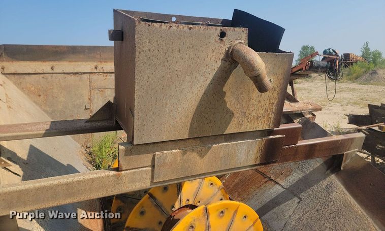 image for item LQ9243 Eagle  44" W sand screw