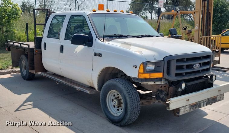 image for item LQ9253 2001  Ford F350 Super Duty  Crew cab flatbed pickup truck