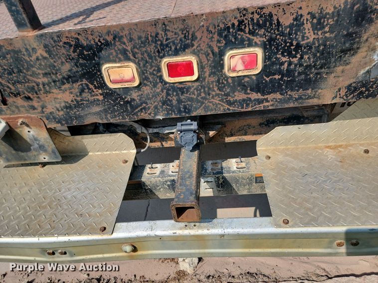 image for item LQ9253 2001  Ford F350 Super Duty  Crew cab flatbed pickup truck