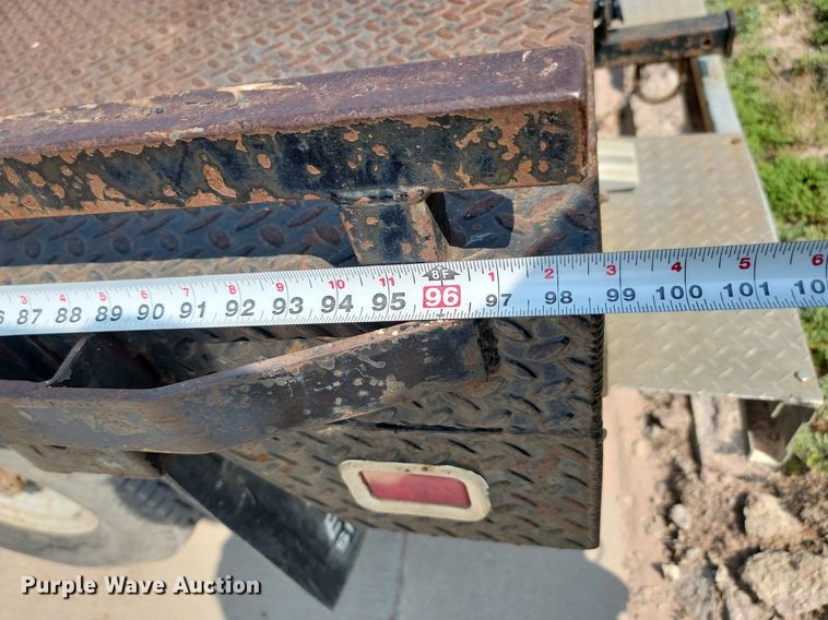 image for item LQ9253 2001  Ford F350 Super Duty  Crew cab flatbed pickup truck