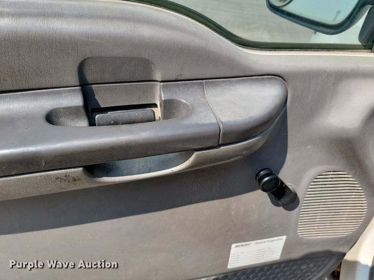 image for item LQ9253 2001  Ford F350 Super Duty  Crew cab flatbed pickup truck