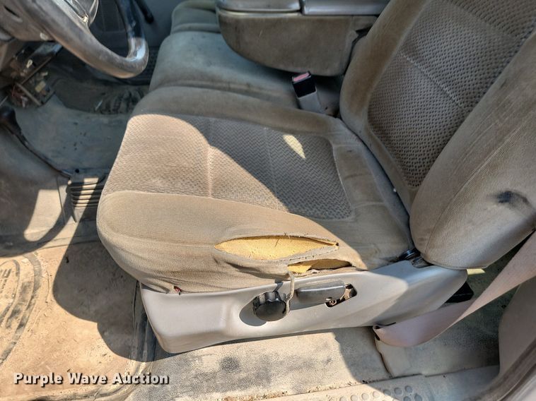 image for item LQ9253 2001  Ford F350 Super Duty  Crew cab flatbed pickup truck